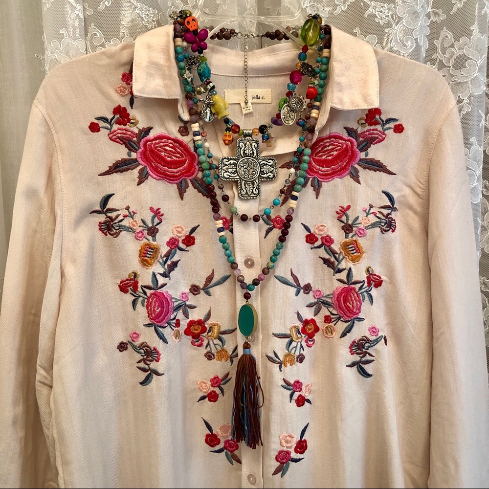 Jella C * NWOT Embroidered Button Front Shirt